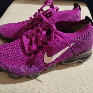 Nike Wmns Air VaporMax Flyknit 3 sneakers in "Vivid Purple" Size 8